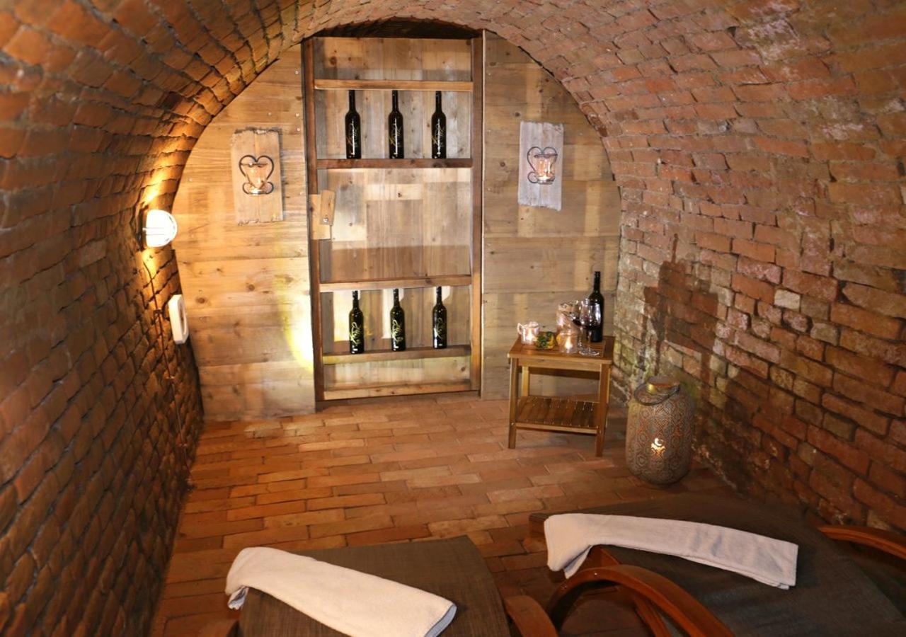 Winzerhof Kuessler - Weinviertel Hotel Stillfried ภายนอก รูปภาพ