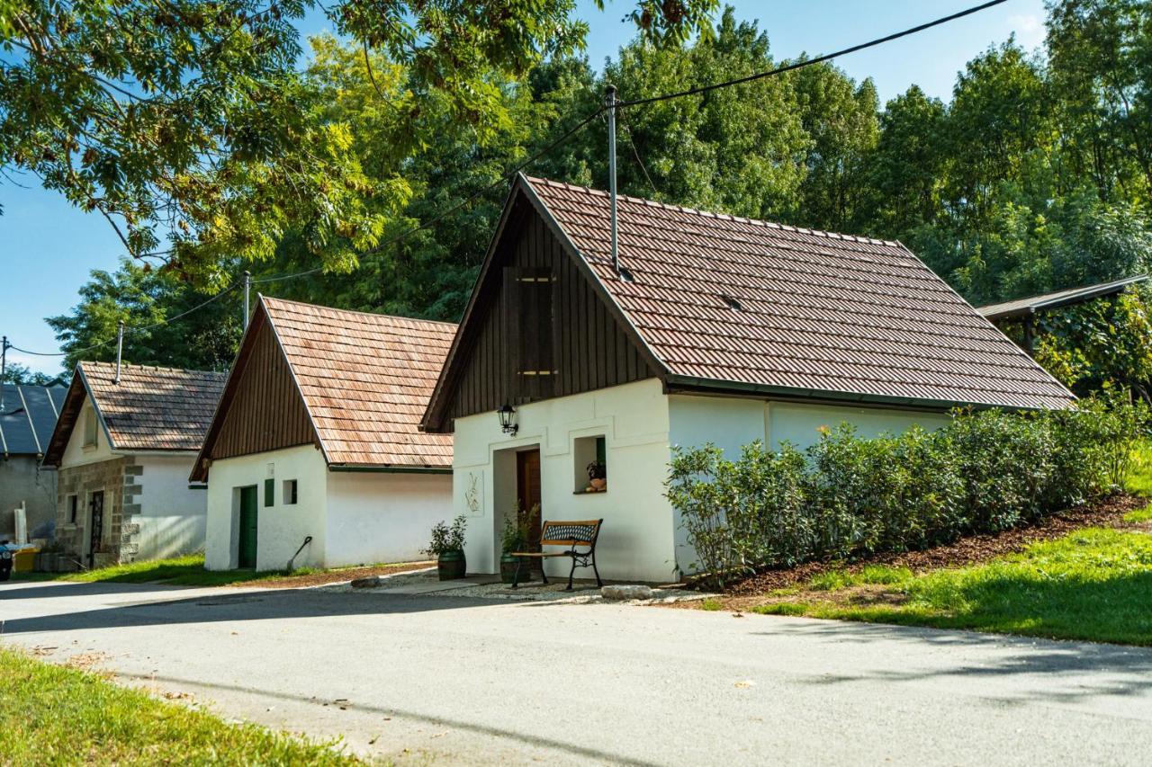 Winzerhof Kuessler - Weinviertel Hotel Stillfried ภายนอก รูปภาพ