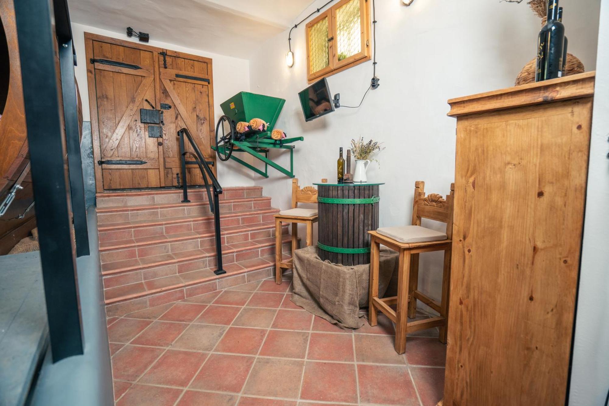 Winzerhof Kuessler - Weinviertel Hotel Stillfried ภายนอก รูปภาพ