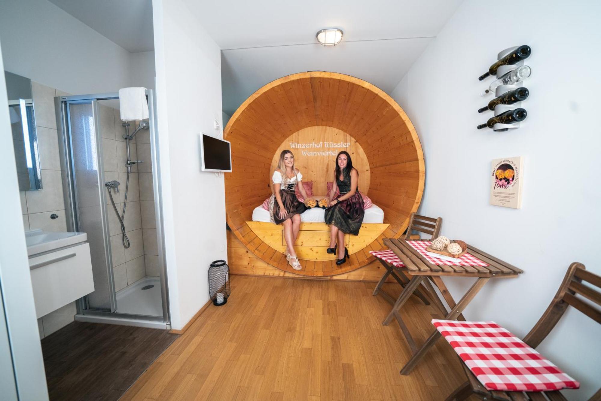 Winzerhof Kuessler - Weinviertel Hotel Stillfried ภายนอก รูปภาพ
