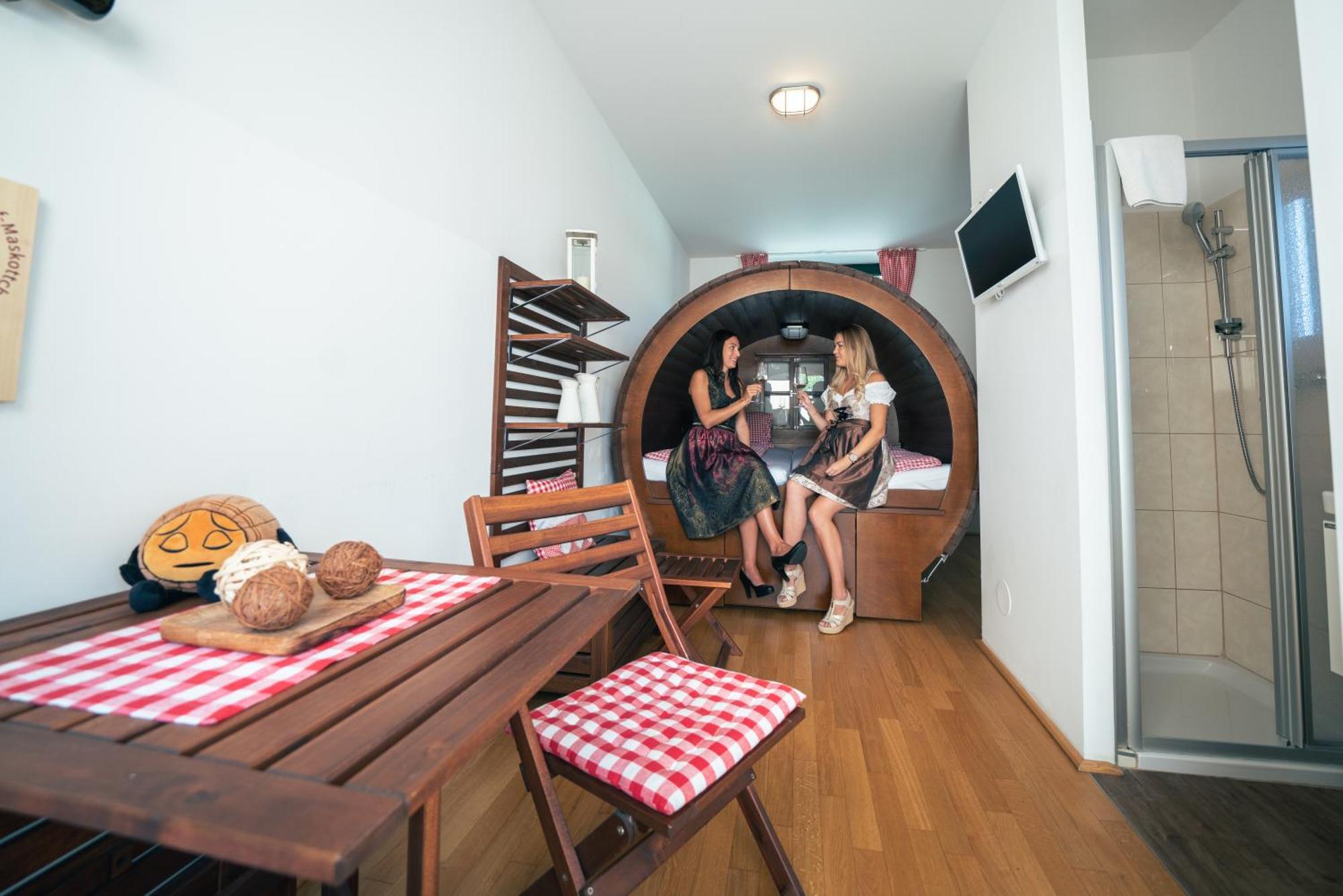 Winzerhof Kuessler - Weinviertel Hotel Stillfried ภายนอก รูปภาพ