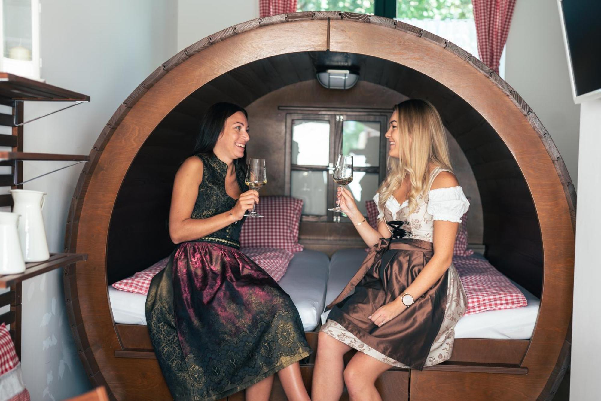 Winzerhof Kuessler - Weinviertel Hotel Stillfried ภายนอก รูปภาพ