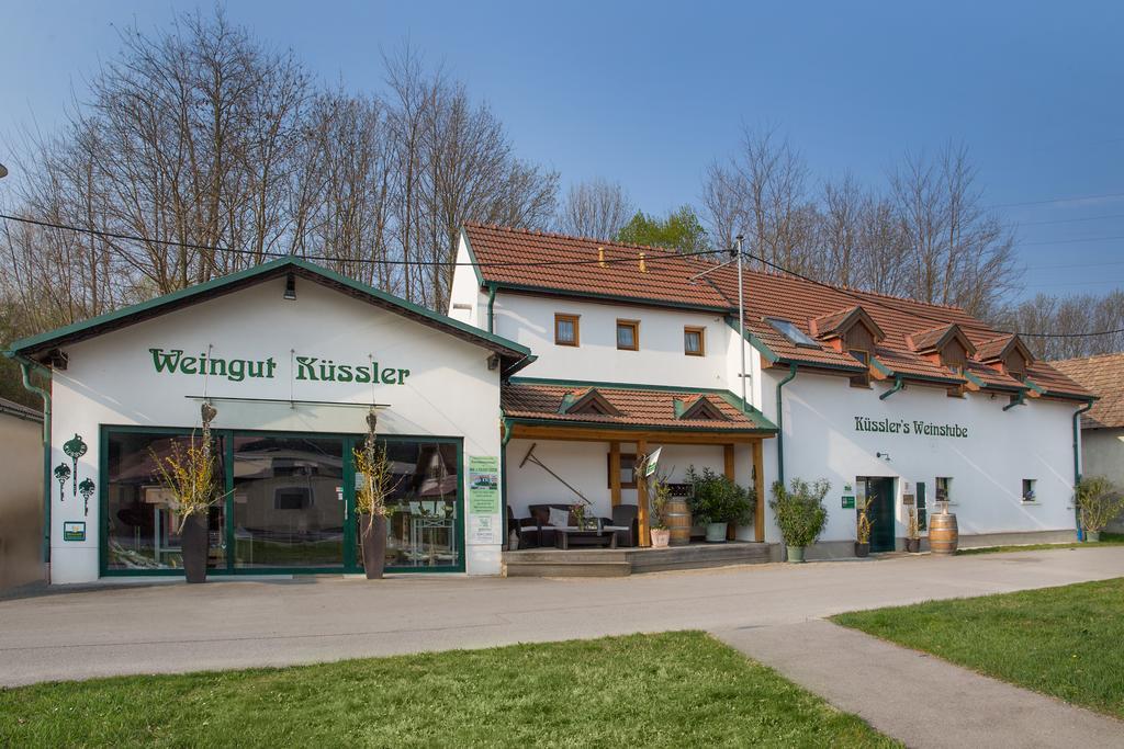 Winzerhof Kuessler - Weinviertel Hotel Stillfried ภายนอก รูปภาพ