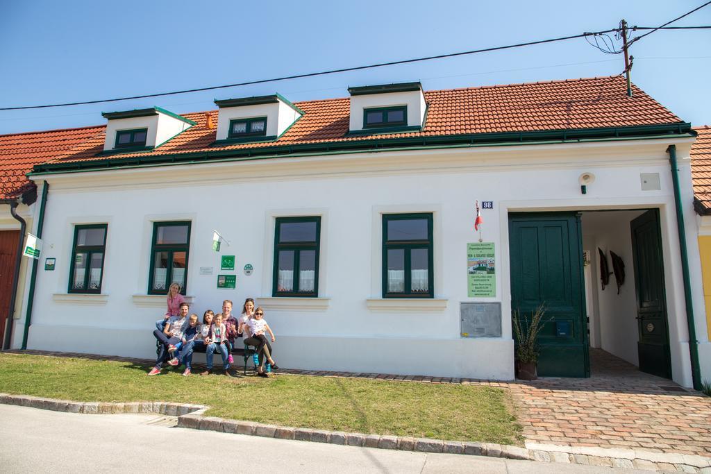 Winzerhof Kuessler - Weinviertel Hotel Stillfried ภายนอก รูปภาพ