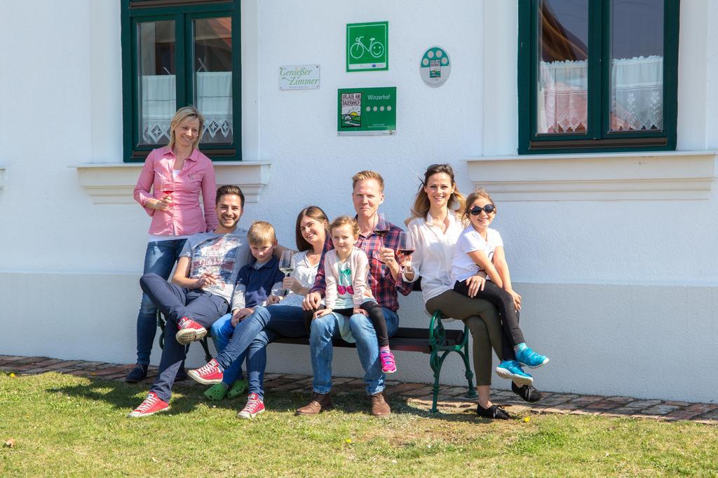 Winzerhof Kuessler - Weinviertel Hotel Stillfried ภายนอก รูปภาพ