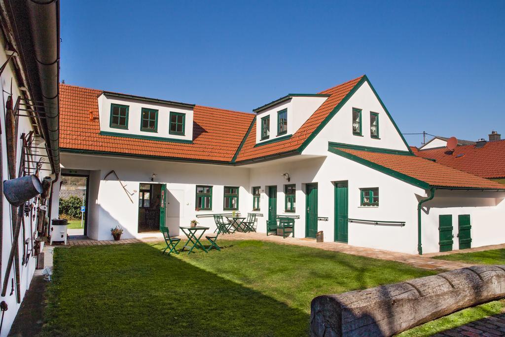 Winzerhof Kuessler - Weinviertel Hotel Stillfried ภายนอก รูปภาพ