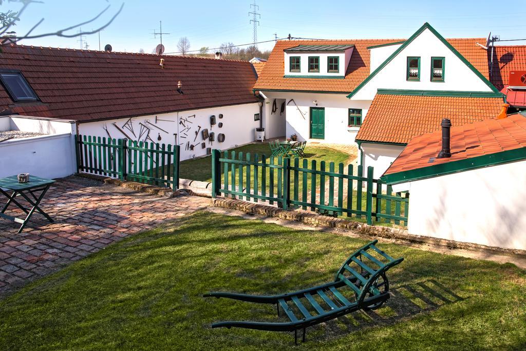 Winzerhof Kuessler - Weinviertel Hotel Stillfried ภายนอก รูปภาพ